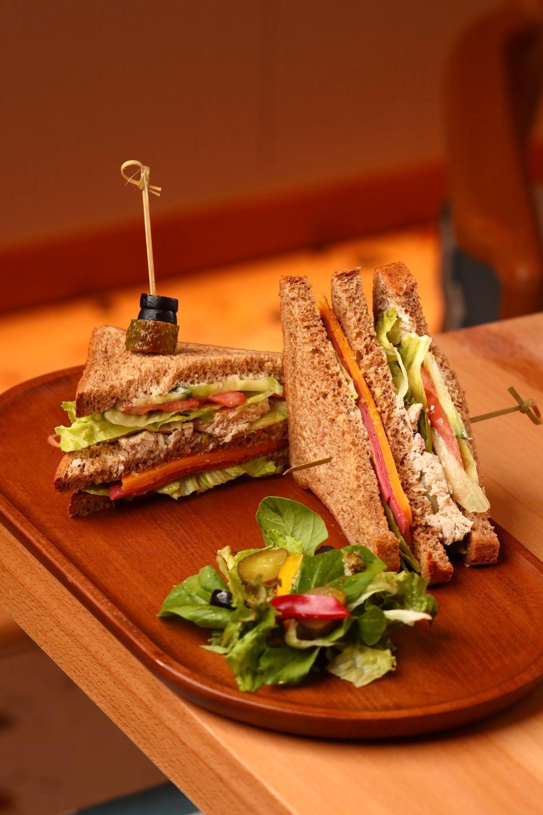 كلاب ساندوتش